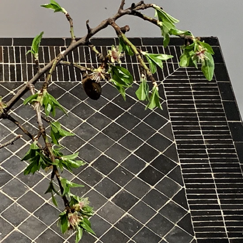 Mosaïque de zellige artisanal rayé en Provence